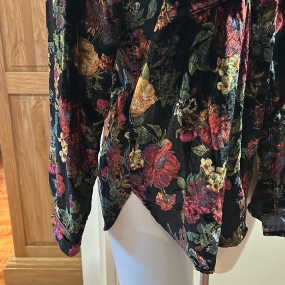 Pilcro ANTHROPOLOGIE crushed velvet floral blouse LRG - Picture 4 of 9